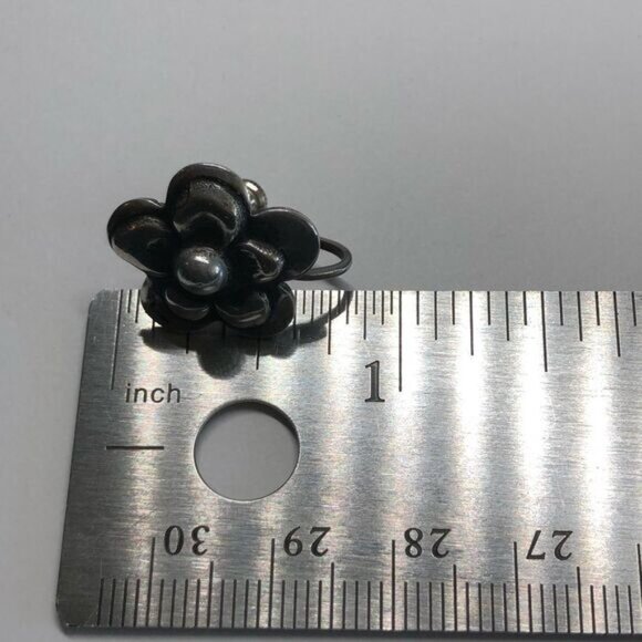 Vintage Flower Earrings Silver Clip On 3/4 Inch Diameter - Picture 5 of 5